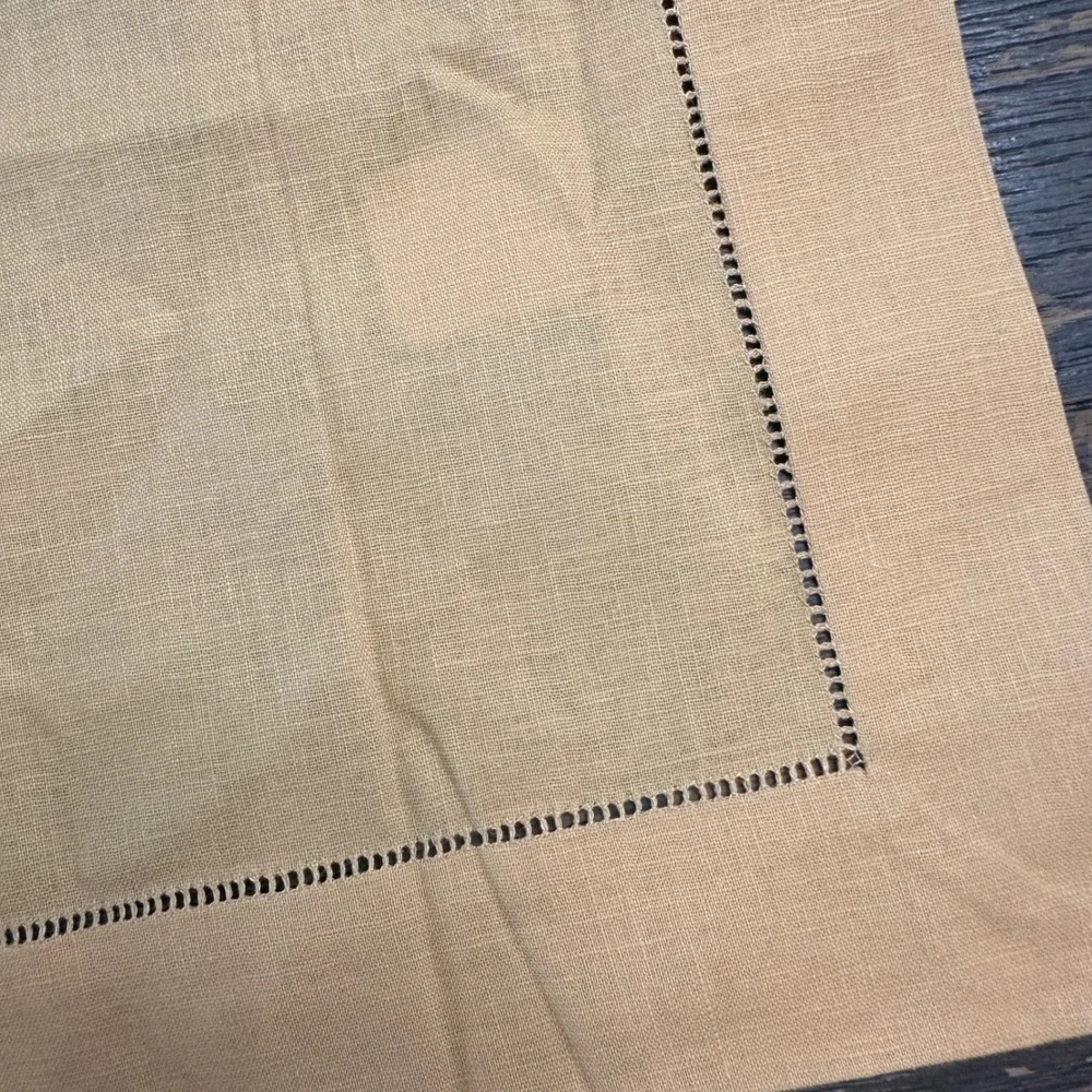 POTTERY BARN Hemstitched Dinner Napkins 4 Piece Linen Cotton Blend in Amber NEW